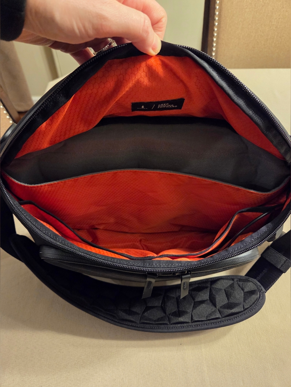 Alpaka Bravo Sling Max V2 Crossbody Bag in Black Axogrid 300D EDC - Picture 4 of 4